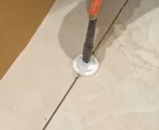 浑南瓷砖空鼓维修公司专业解答瓷砖在铺贴过程中，如果没有涂抹均匀到位的粘结材料（如水泥砂浆或瓷砖胶），可能会导致以下问题