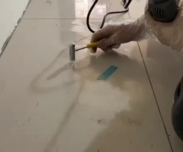 浑南瓷砖开裂维修公司专业分享瓷砖在铺贴前如果没有沥干水分，将会导致以下问题